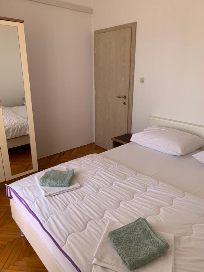 Apartmans And Rooms "Slavica" Novalja Ngoại thất bức ảnh