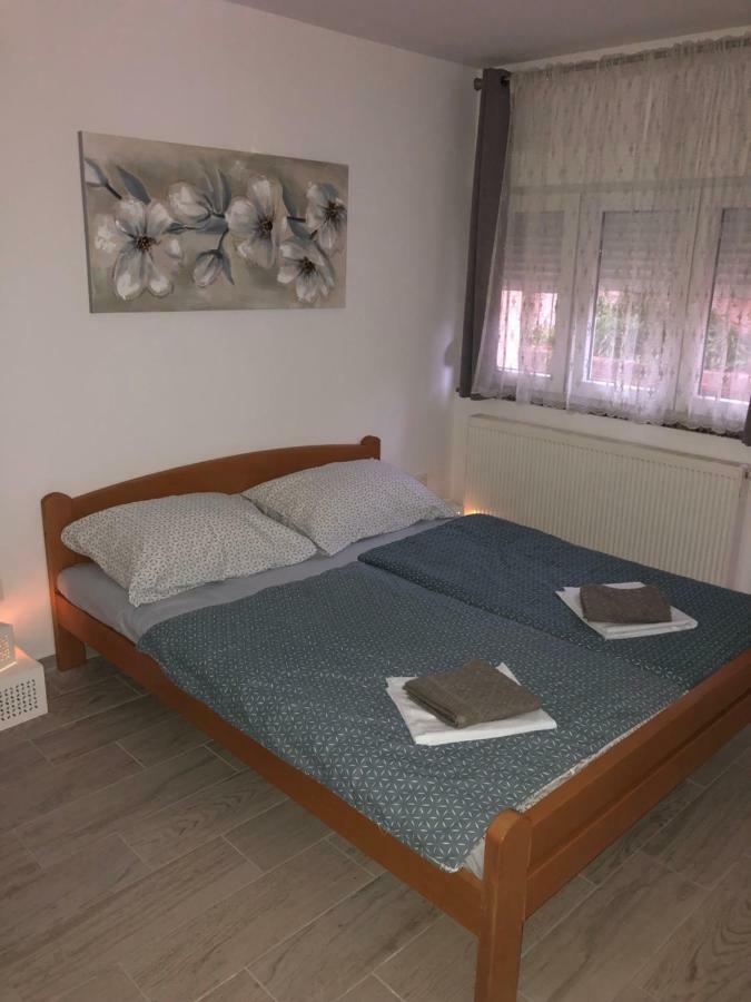 Apartmans And Rooms "Slavica" Novalja Ngoại thất bức ảnh