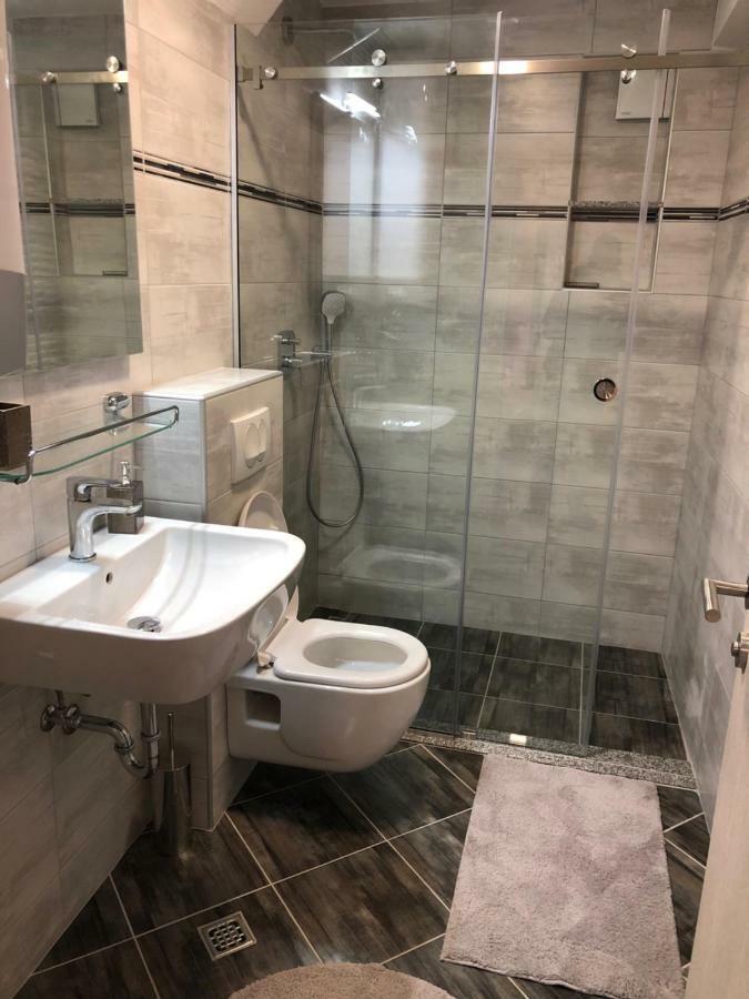 Apartmans And Rooms "Slavica" Novalja Ngoại thất bức ảnh