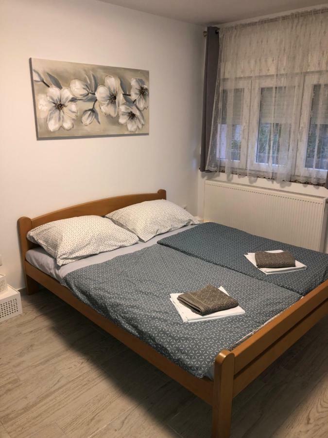 Apartmans And Rooms "Slavica" Novalja Ngoại thất bức ảnh