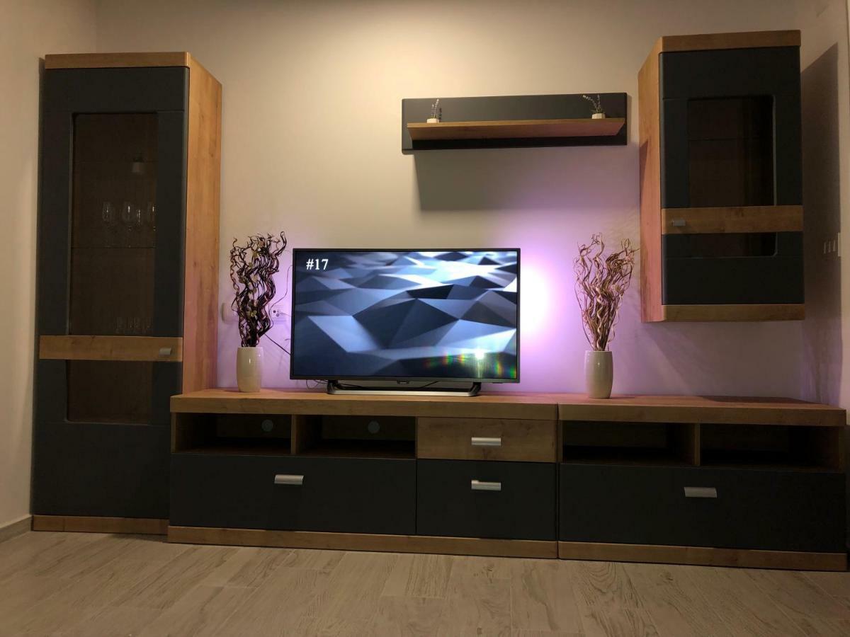Apartmans And Rooms "Slavica" Novalja Ngoại thất bức ảnh
