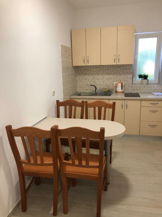 Apartmans And Rooms "Slavica" Novalja Ngoại thất bức ảnh