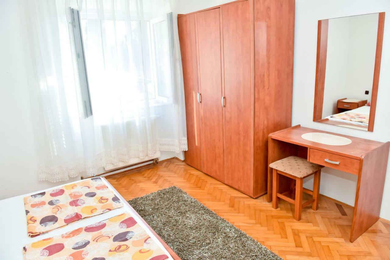 Apartmans And Rooms "Slavica" Novalja Ngoại thất bức ảnh