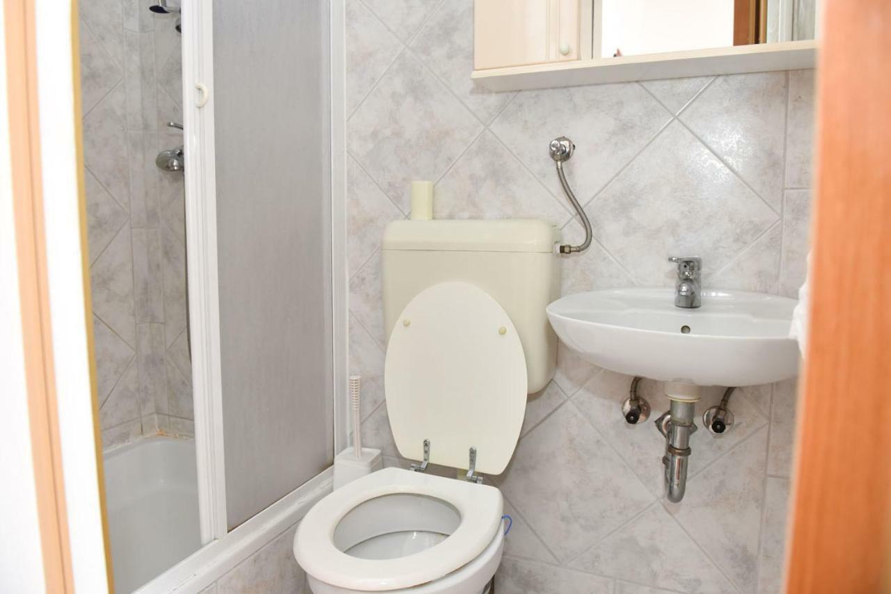 Apartmans And Rooms "Slavica" Novalja Ngoại thất bức ảnh