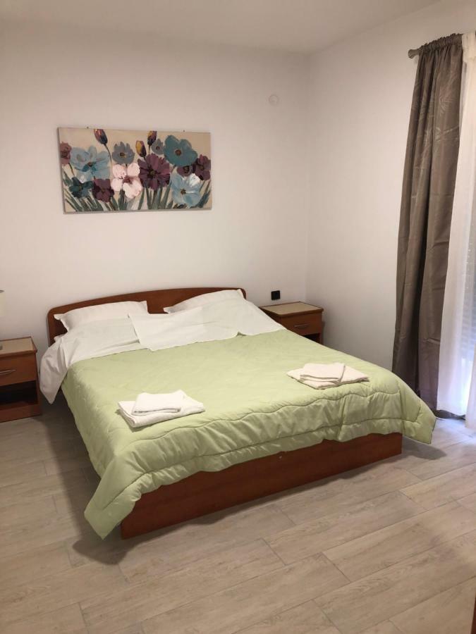 Apartmans And Rooms "Slavica" Novalja Ngoại thất bức ảnh
